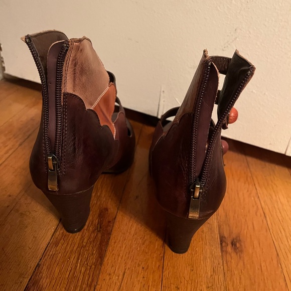 Beautiful 4 toned L’Artiste by Spring Step shoes. - Picture 4 of 6